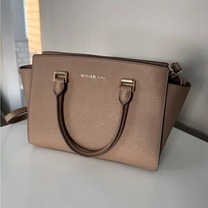 Michael Kors medium purse, beige